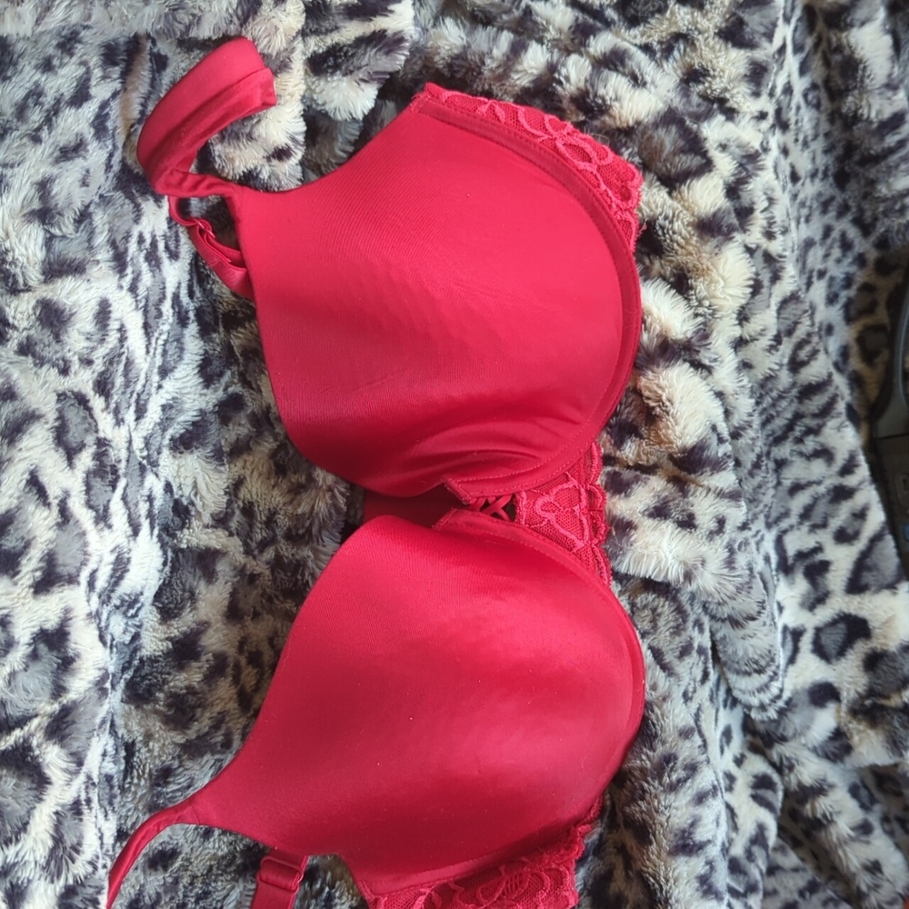 Pretty NWOT Self Expressions by Maidenform in size 36DD.